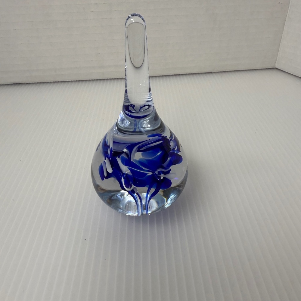 VINTAGE GIBSON ART GLASS TEARDROP HAND BLOWN BLUE TRUMPET FLOWER PAPERWEIGHT 97